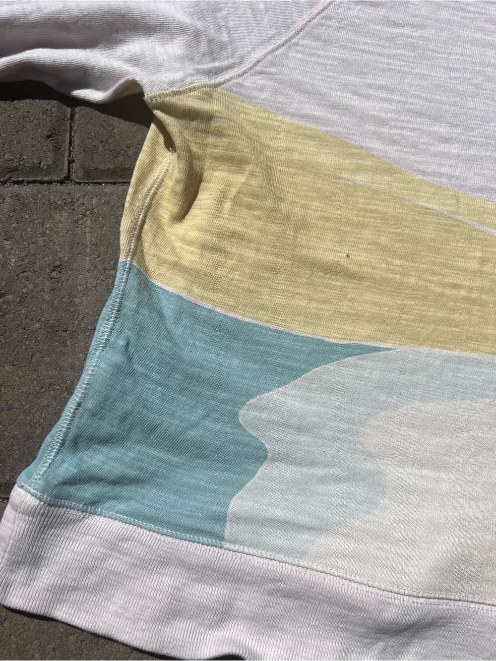 The Faherty Sunwashed Slub Crew in the Sun Spritz Soleil Medium - Picture 10 of 12